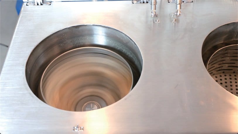 Defatting and spin drying chamber